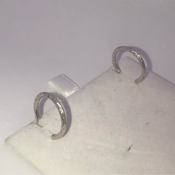 VTG Sterling Silver Diamond Cut Pattern Hoop Earrings .8” - Picture 3 of 6